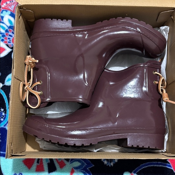 Ladies Sperry boots - Picture 8 of 8